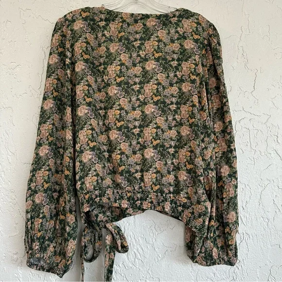 AMERICAN EAGLE Women’s Size XL Floral Faux Wrap Top Bohemian - Picture 7 of 7